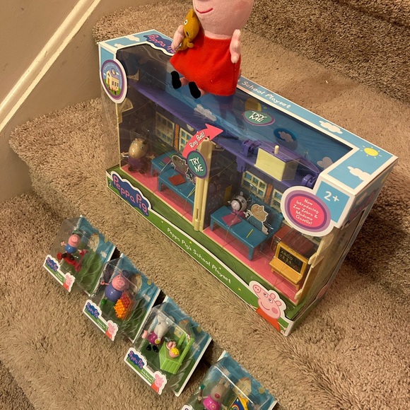 Peppa Pig School Playset & Figures NEW !! - Picture 5 of 9